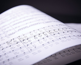 Encarts transparents pour les textes de prière ou de chant